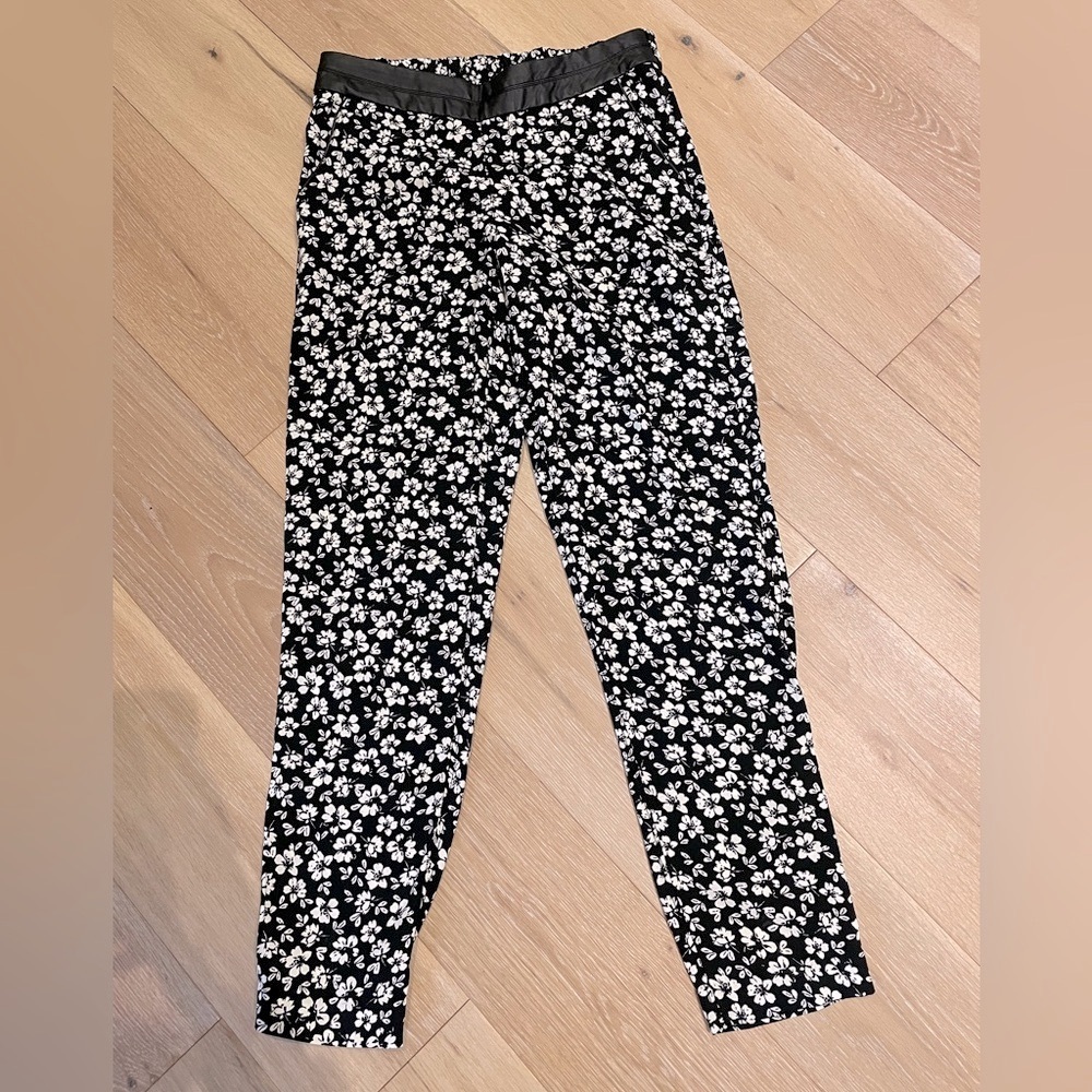 New without tags Jessica Simpson floral pants
